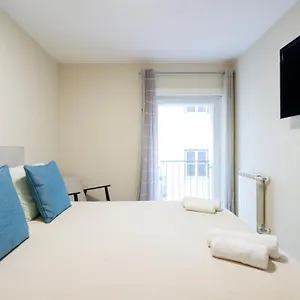  Habitación en casa particular Shared In Bairro Alto - Chiado